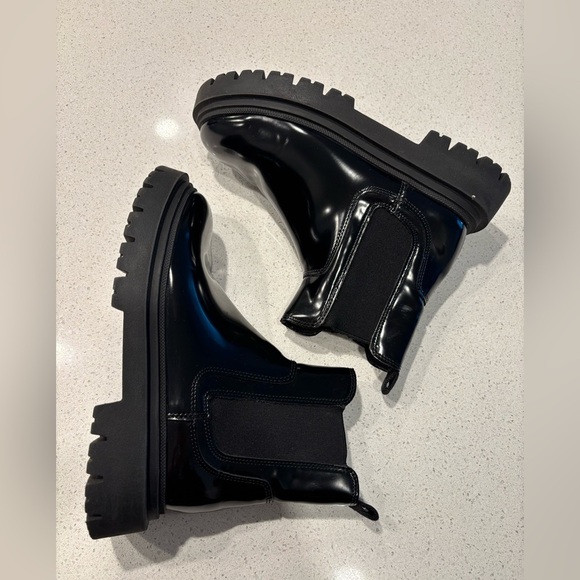 Zara Patent Leather boots, Size 4 - Picture 5 of 7